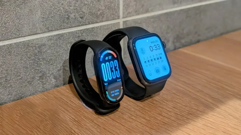 Xaomi Smart Band10とApple Watch4の横顔